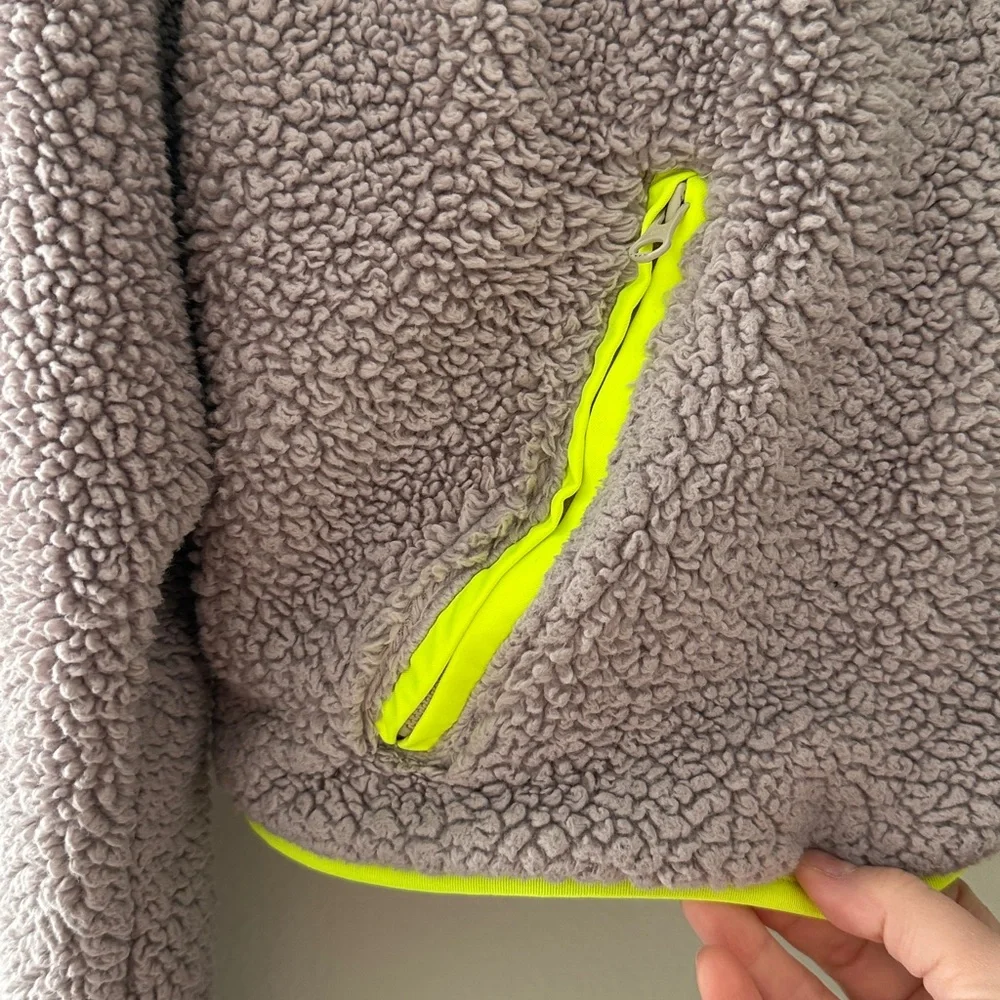 Nike Sherpa 1/4 Zip Women’s Tan and Neon‎ Yellow Fleece Jacket Size Medium
